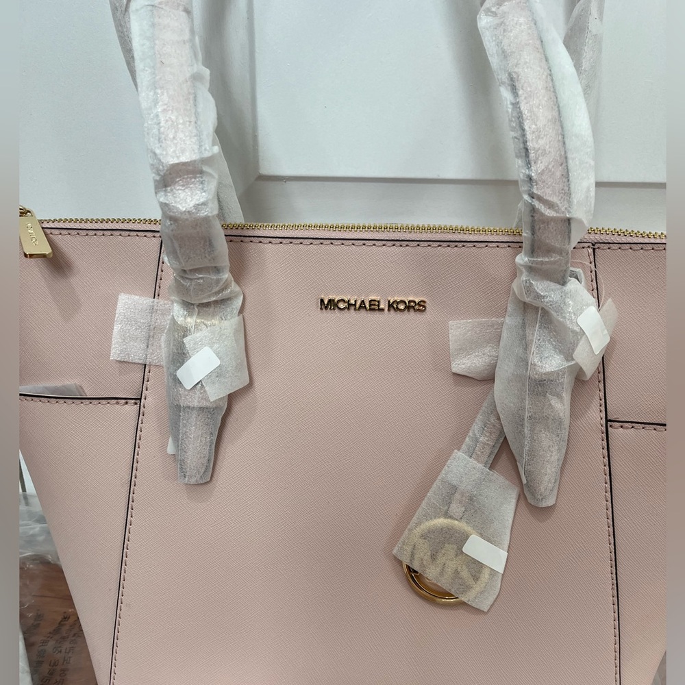 Authentic Michael Kors Tote - Picture 4 of 9